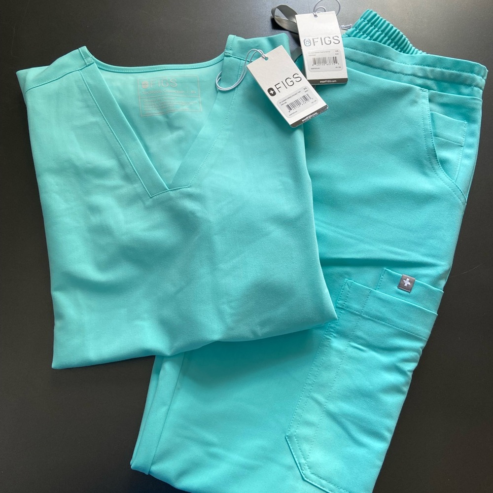 NWT Figs Fresh Aqua scrub set